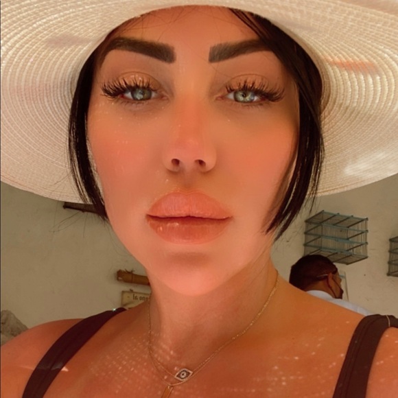 Meet your Posher, Amy - Picture 1 of 1